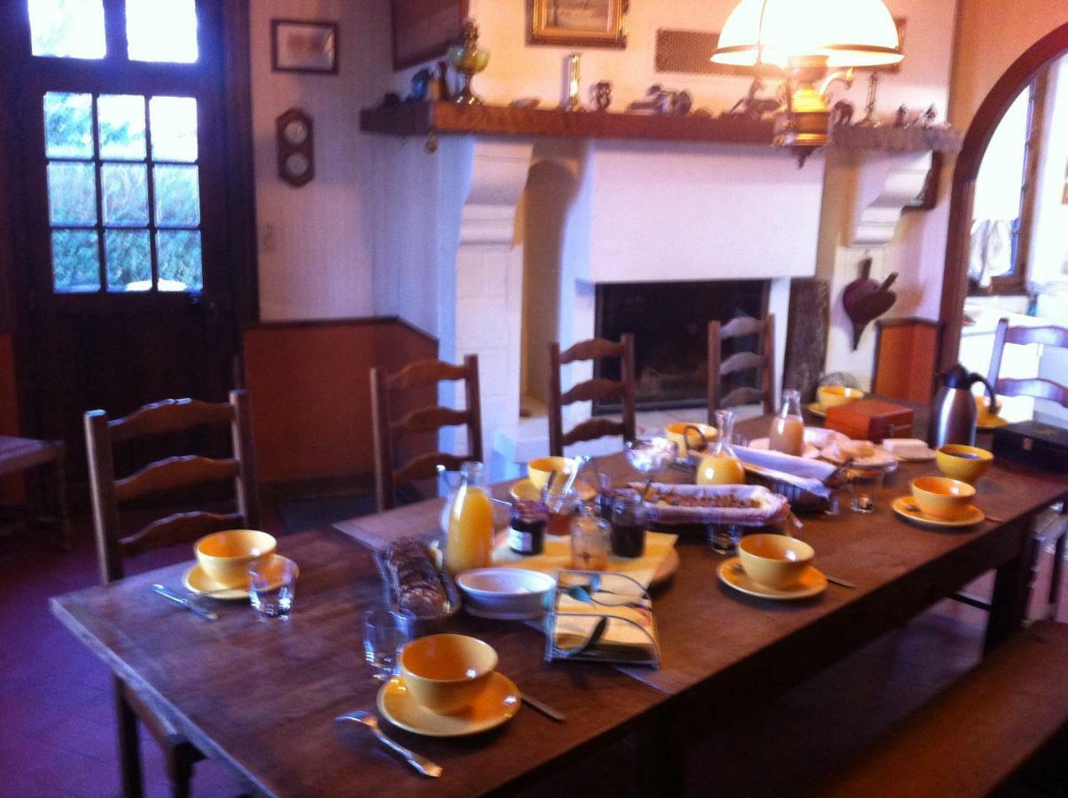 Bed and Breakfast La Ferme Des Vignes Hotot-en-Auge Exterior foto